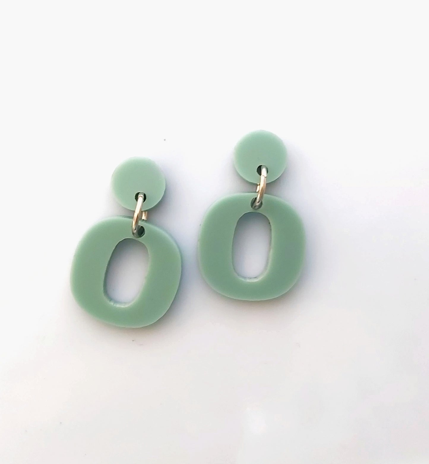 SMALL THE LETTER 'O'DANGLES