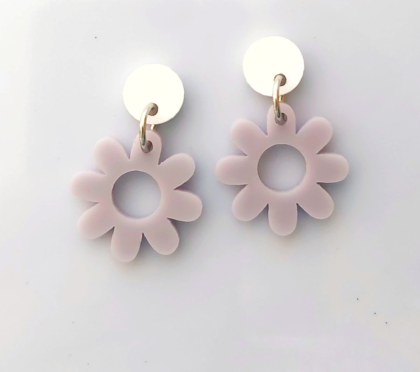 SMALL LAVENDER DAISY DANGLES