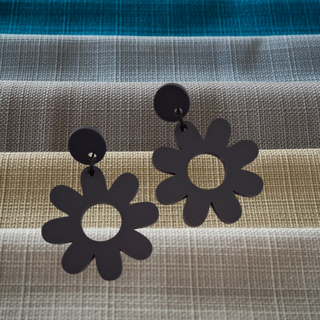 DAISY DANGLES